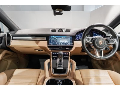 2023 Porsche CAYENNE photo 7