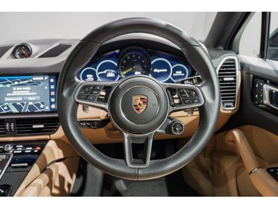 2023 Porsche CAYENNE photo 5