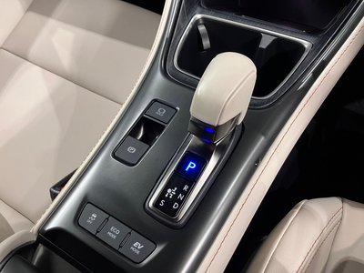 صورة 25 لـ 2024 Lexus LBX
