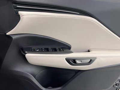 صورة 15 لـ 2024 Lexus LBX