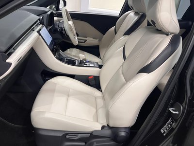 صورة 16 لـ 2024 Lexus LBX