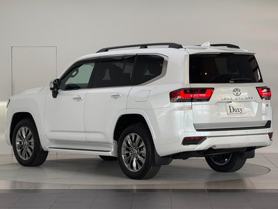 TOYOTA LAND CRUISER 300 - 8