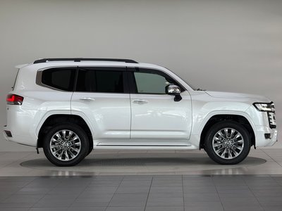 TOYOTA LAND CRUISER 300 - 7