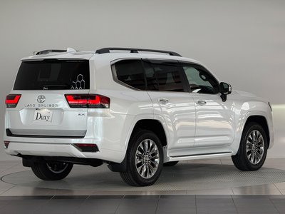 TOYOTA LAND CRUISER 300 - 9