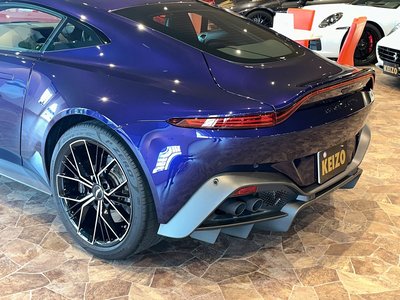 ASTON MARTIN VANTAGE - 8