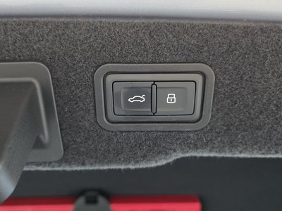 2021 AUDI A8 — миниатюра 20