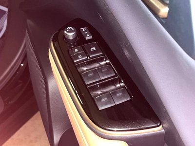صورة مصغرة 36 لـ 2023 Toyota CROWN SPORT