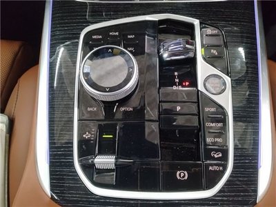 2026 BMW X7 thumbnail 13