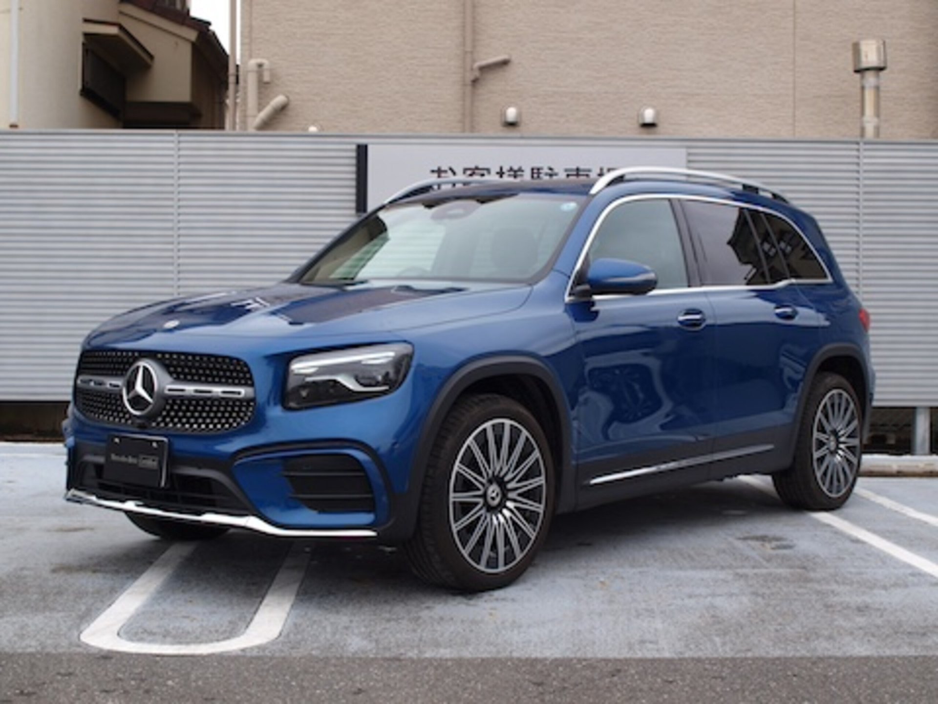 MERCEDES-BENZ GLB - View 1