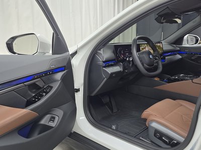 2025 BMW 5 SERIES — миниатюра 13