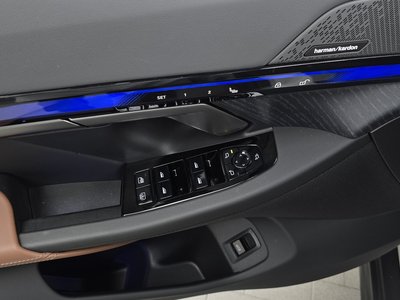 2025 BMW 5 SERIES — миниатюра 24