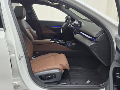 2025 BMW 5 SERIES — миниатюра 16