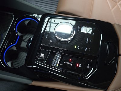 2025 BMW 5 SERIES — миниатюра 12