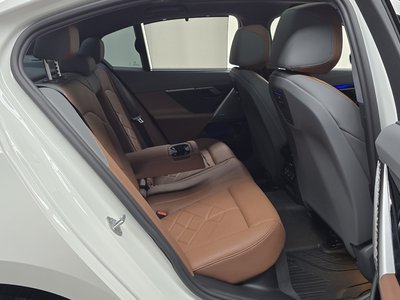 2025 BMW 5 SERIES — миниатюра 17