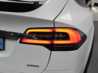 2018 Tesla MODEL X — фото 10