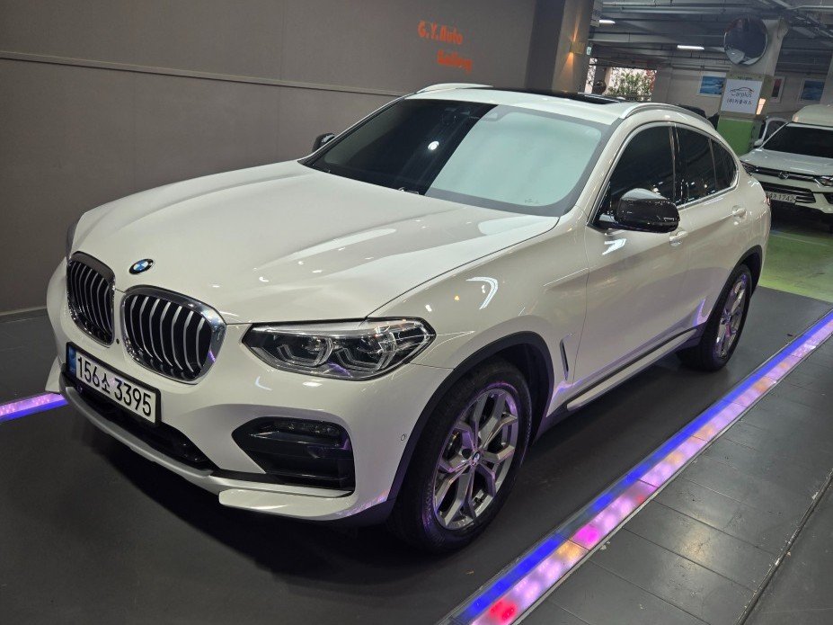BMW X4 - View 1