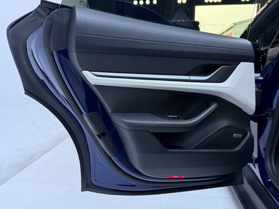 2021 Porsche TAYCAN thumbnail 15