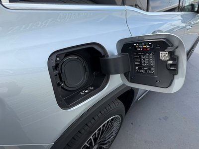 MERCEDES-BENZ EQB - 8