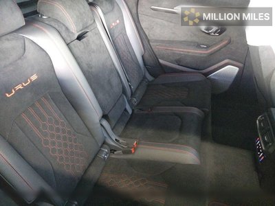 LAMBORGHINI URUS - 6