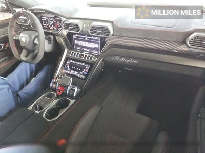 LAMBORGHINI URUS - 3