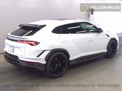LAMBORGHINI URUS - 5