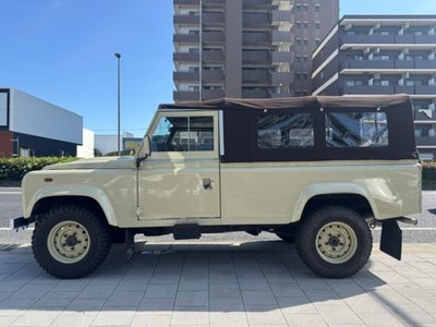 LAND ROVER DEFENDER - 8