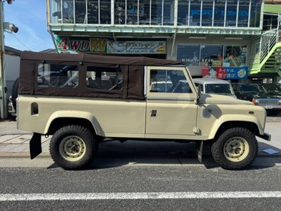 LAND ROVER DEFENDER - 9