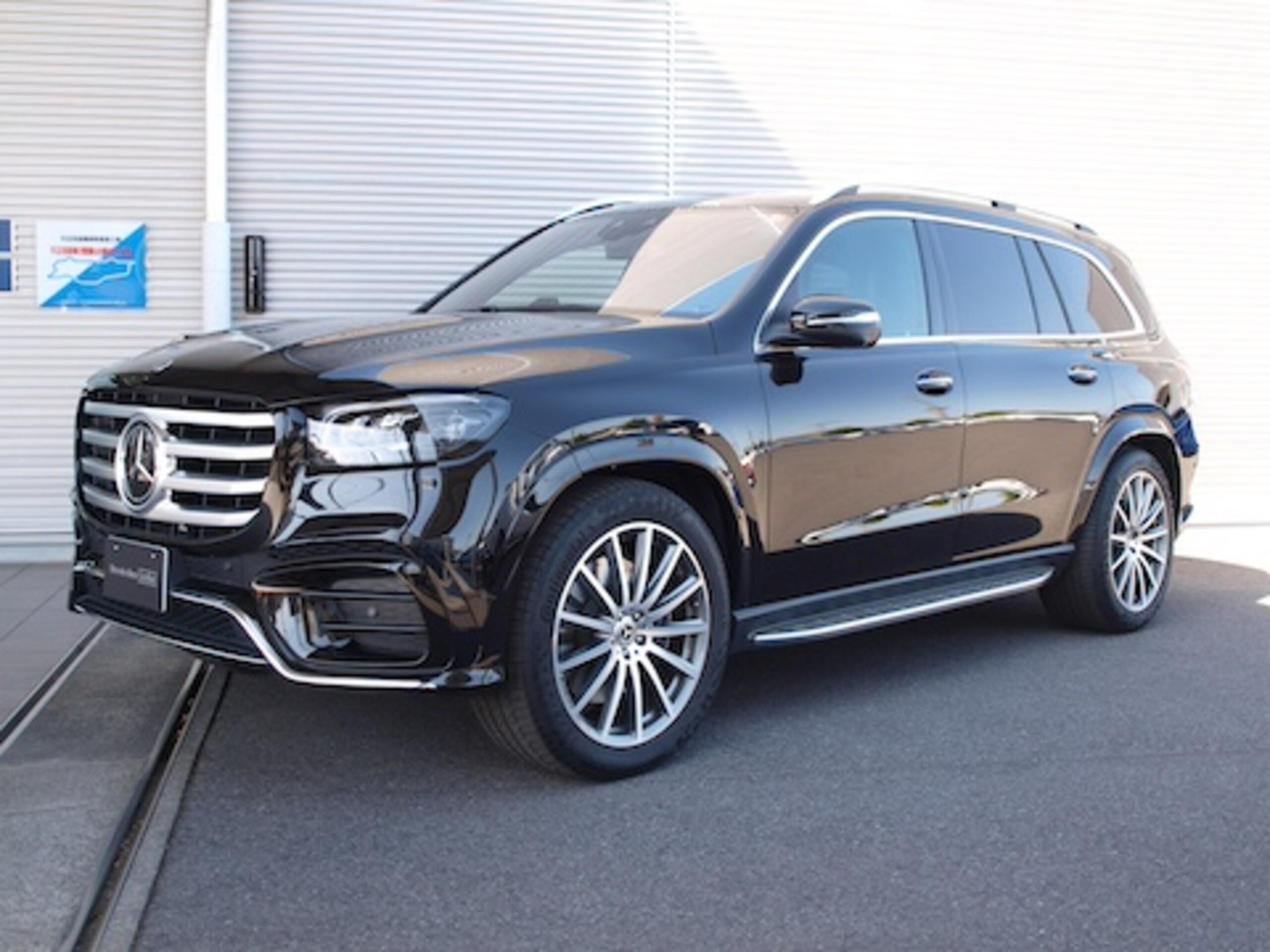 MERCEDES-BENZ GLS - View 1