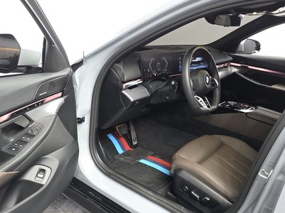 2025 BMW 5 SERIES — миниатюра 13