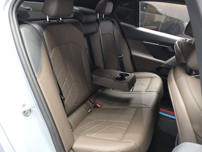 2025 BMW 5 SERIES — миниатюра 17