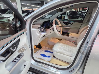 MERCEDES-BENZ EQE - 9