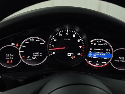PORSCHE PANAMERA - 8