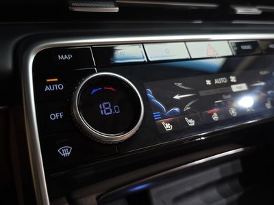 2021 Genesis GV80 thumbnail 32