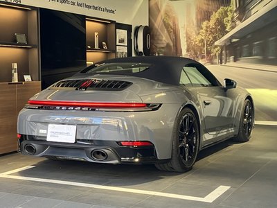 PORSCHE 911 CABRIOLET - 4