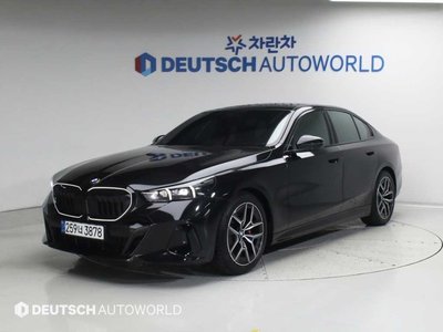 2025 BMW 5 SERIES photo 1