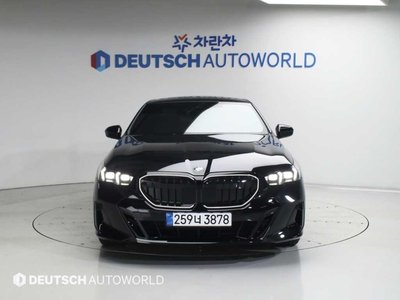 2025 BMW 5 SERIES photo 2