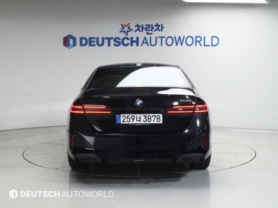 2025 BMW 5 SERIES photo 3