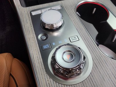 صورة 9 لـ 2023 Genesis GV80