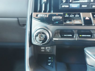 2023 Lexus LX — миниатюра 16