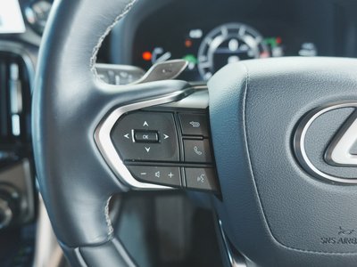 2023 Lexus LX — миниатюра 18