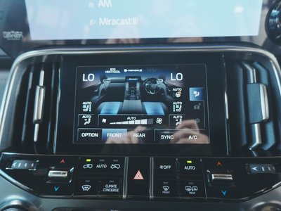 2023 Lexus LX — миниатюра 15