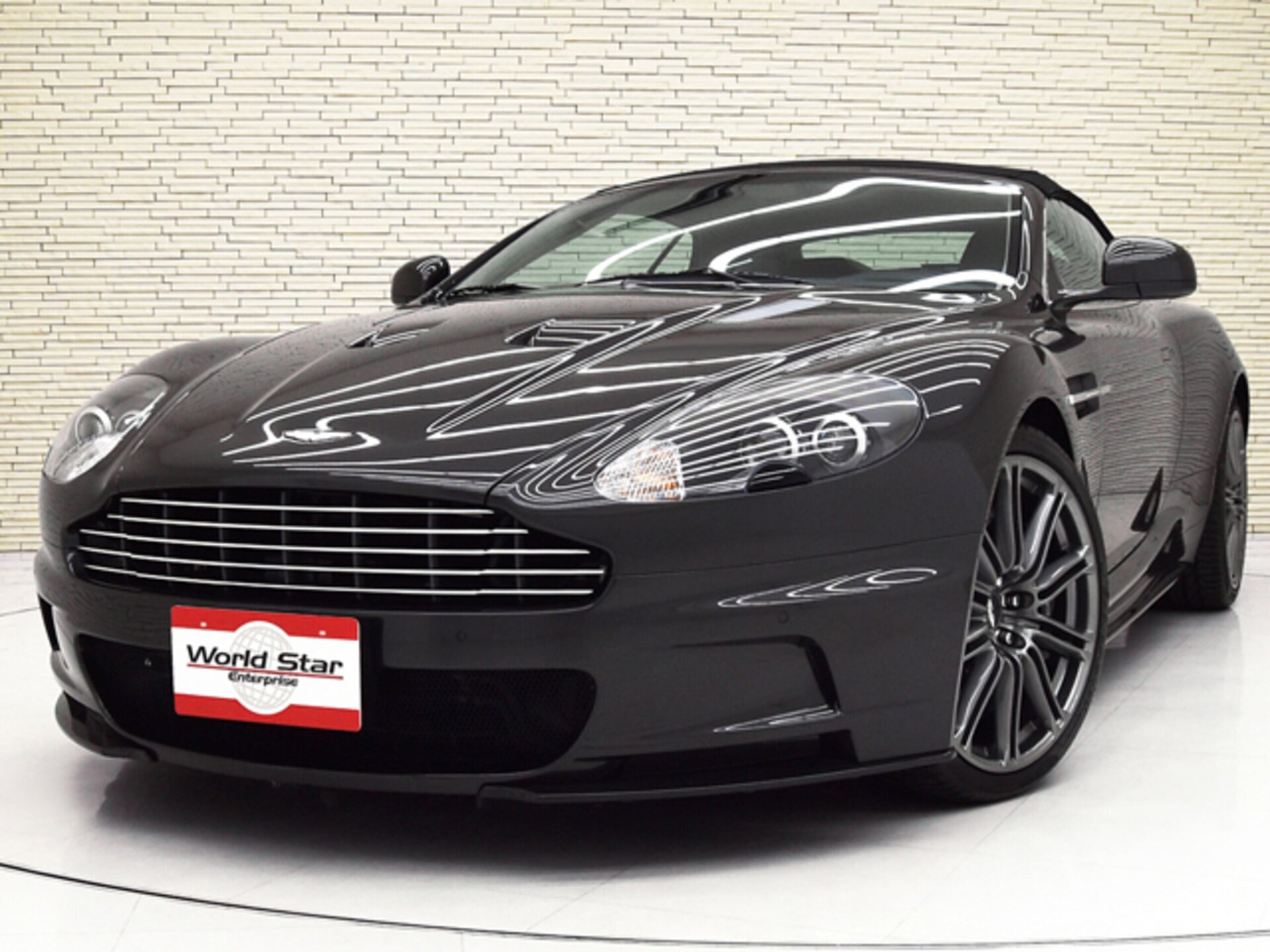 ASTON MARTIN DBS VOLANTE - View 1