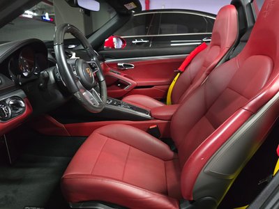 PORSCHE 718 BOXSTER - 9