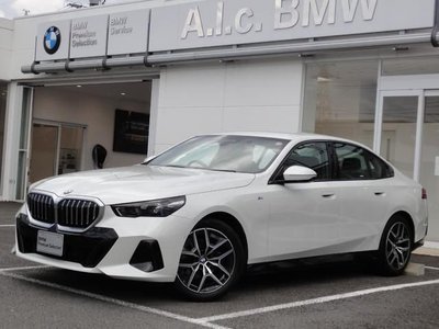 BMW 5 SERIES - 1