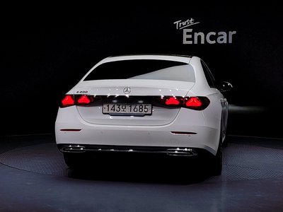 MERCEDES-BENZ E-CLASS - 3