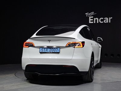 TESLA MODEL Y - 4