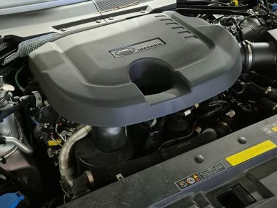 LAND ROVER DEFENDER - 6