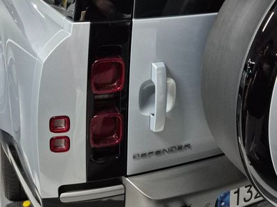 LAND ROVER DEFENDER - 3