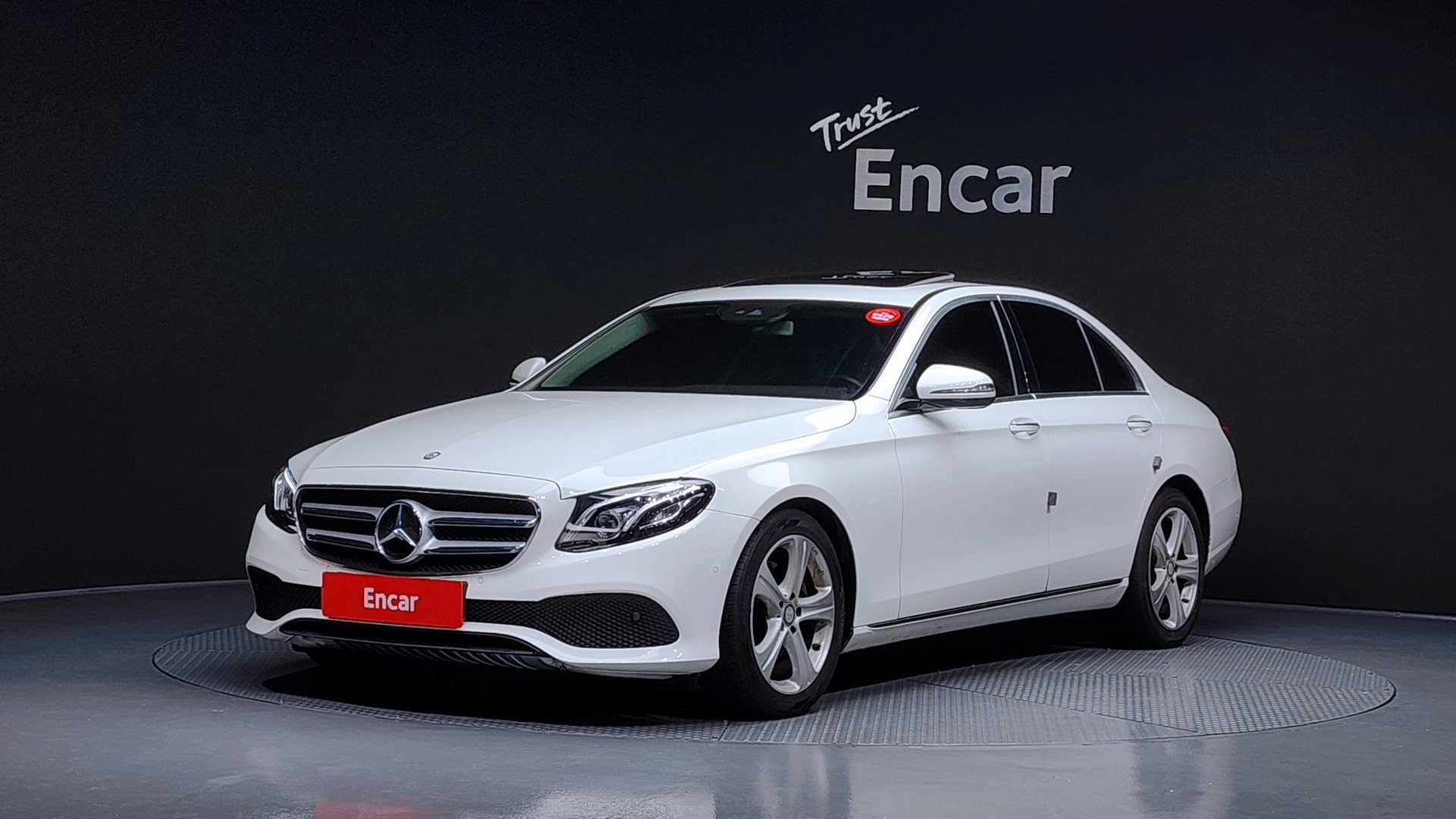 MERCEDES-BENZ E-CLASS - View 1