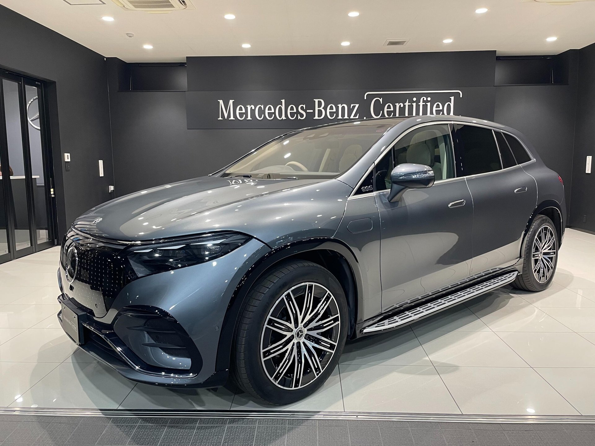 MERCEDES-BENZ EQS SUV - View 1